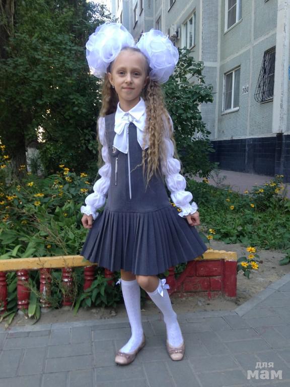 У нее маленькая школа. Школьная юбка маленькая леди. Необычная Школьная форма для девочек.