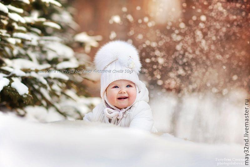 малыш зимой на прогулке. новогодний малыш. фотосессия по месяцам малыша зимой. мишка тедди. три зимних месяца.