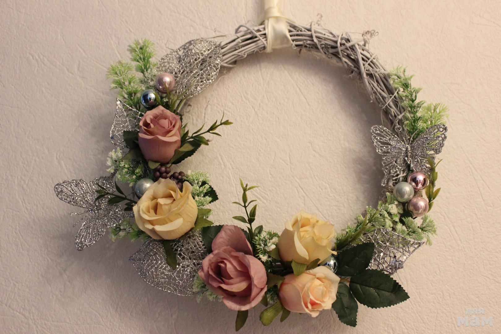 Венок в 8. Венок из цветов. Венок из живых цветов. Венок в 8. Венок в 8.
