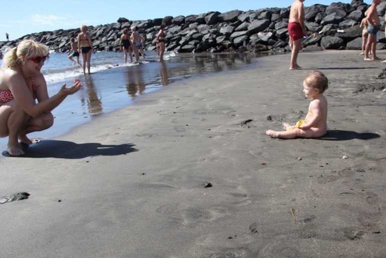 На нудистский пляж с детьми
