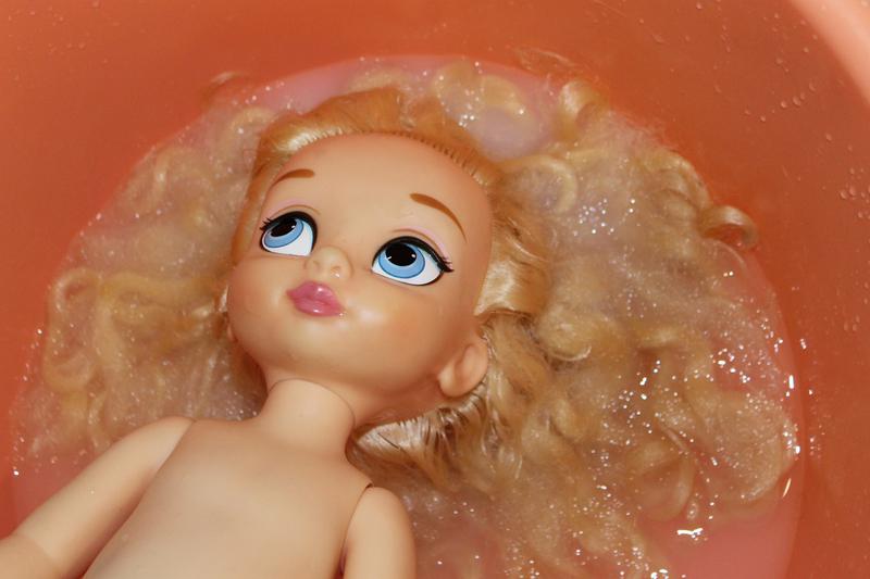 Как восстановить волосы кукле. Волосы для кукол. Мытье кукольных волос. Расчесать волосы кукле. Помыть голову кукле.