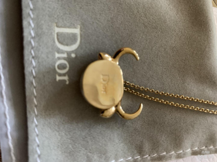 Украшения dior замок на цепочке. Диор подвеска сердце. Кулон диор. Кулон от к. Dior кулон.